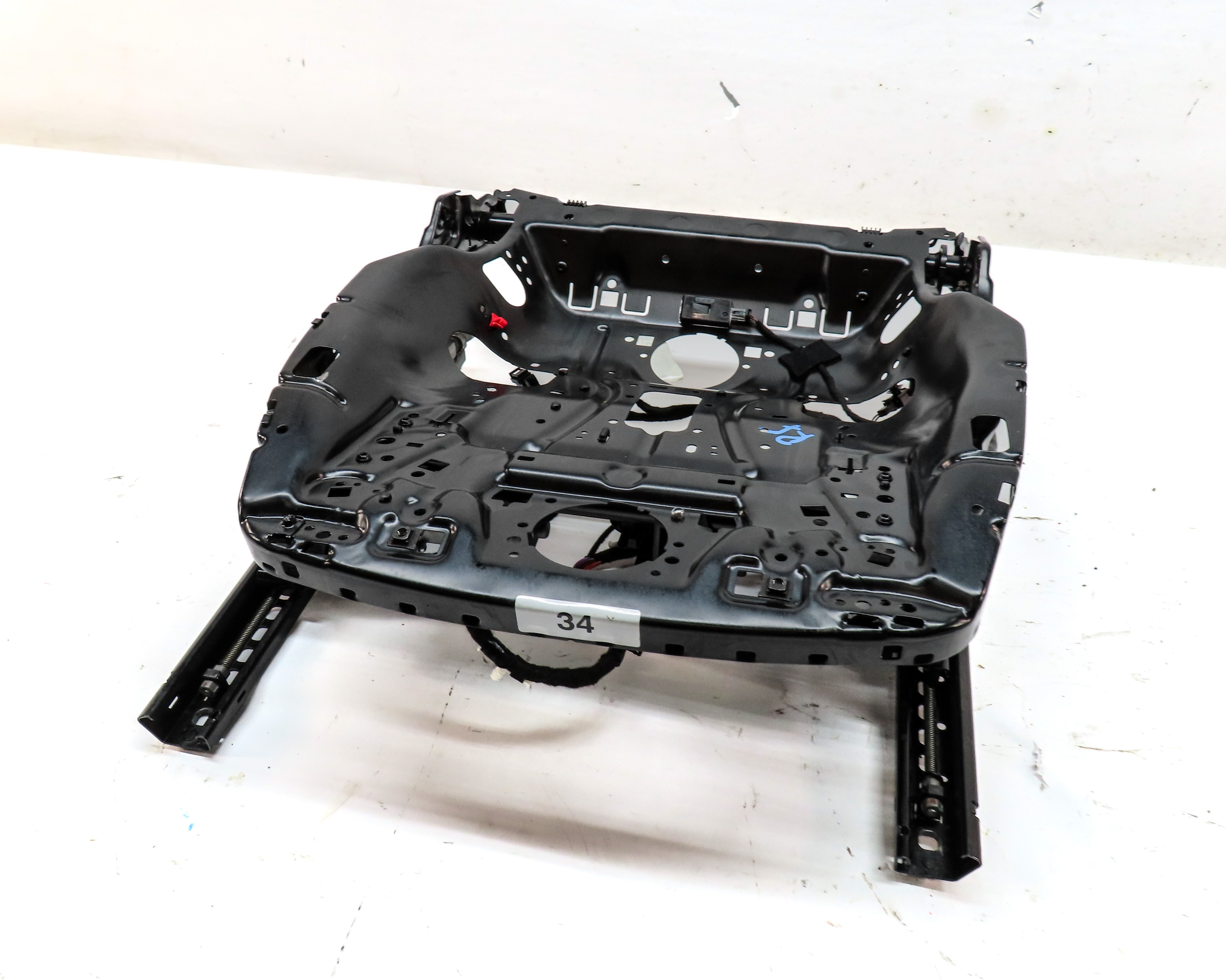 2015-2018 PORSCHE MACAN (95B) FRONT RIGHT PASSENGER SEAT TRACK w/ ADJUST MOTORS — exact item pictured